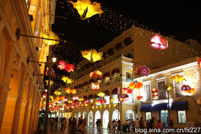 Iluminan linternas en Macao con motivo del Festival de Medio Otoño 13