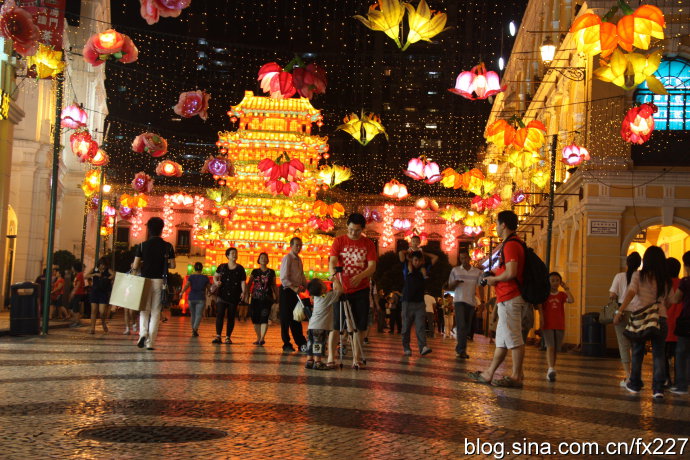 Iluminan linternas en Macao con motivo del Festival de Medio Otoño 16