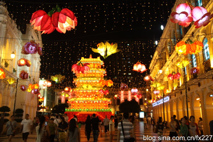 Iluminan linternas en Macao con motivo del Festival de Medio Otoño 17