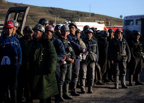 Suspenden minería de ChinaCoal en norte de China por 10 muertes en inundación de mina