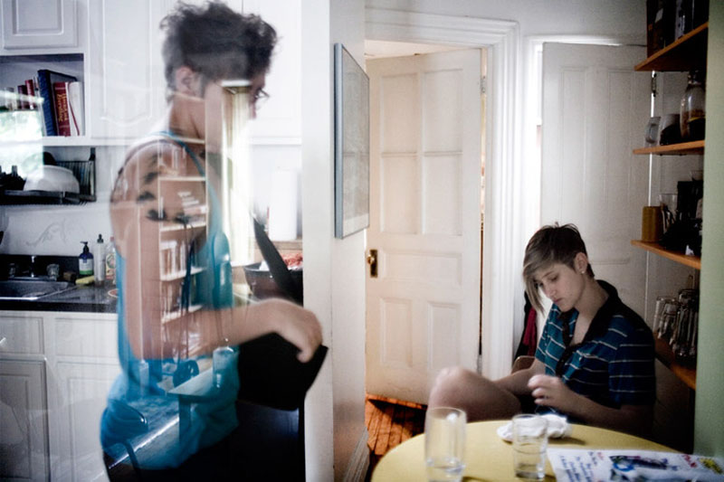 Vida verdadera de lesbianas bajo lentes de cámara de fotógrafos