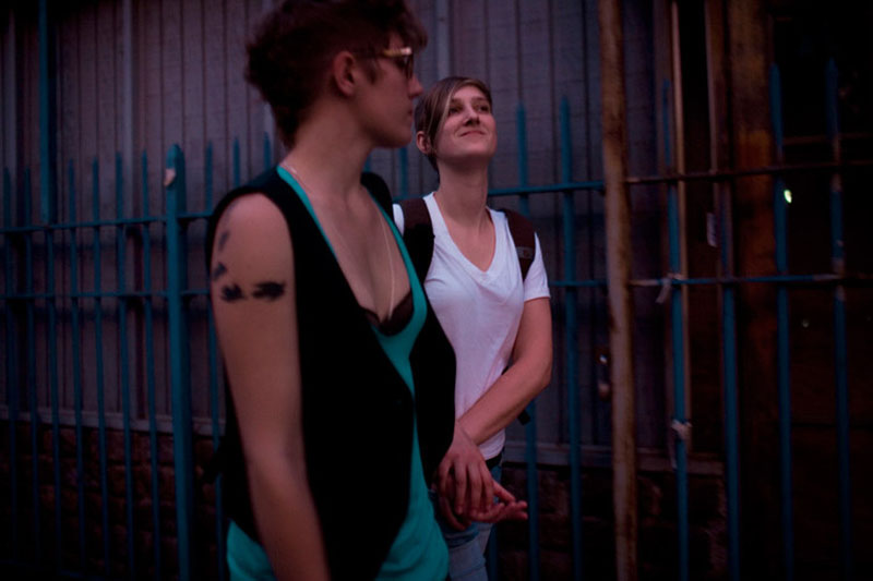 Vida verdadera de lesbianas bajo lentes de cámara de fotógrafos