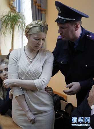 Ex primera ministra ucraniana Timoshenko condenada a siete años de prisión