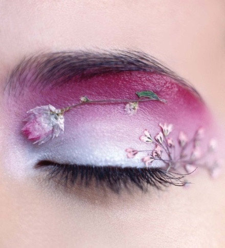 Maquillajes misteriosos en los ojos