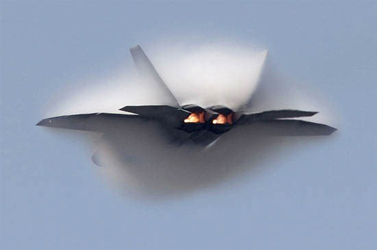 Momentos de aviones rompiendo barrera del sonido 1