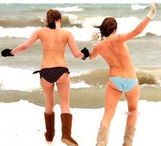 Bellezas calientes en bikini en el mundo de hielo 4