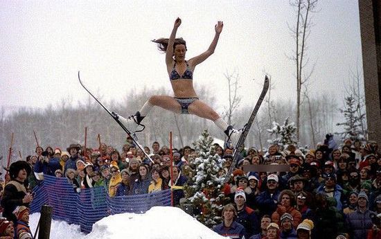 Bellezas calientes en bikini en el mundo de hielo 5