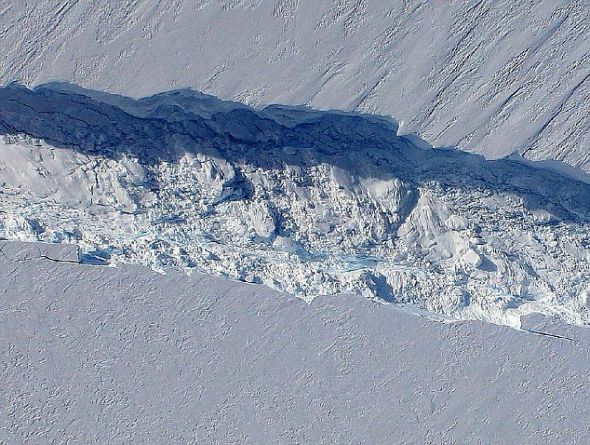 Detectan grieta de 30 kilómetros en la Antártida 2