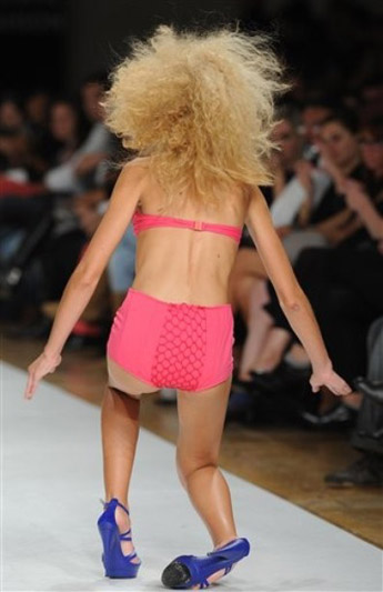 Caidas de modelos, tan guapas pero torpes