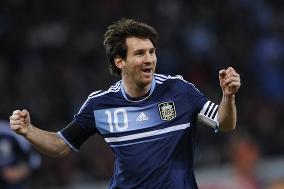 Messi consigue su primer hat-trick con Argentina