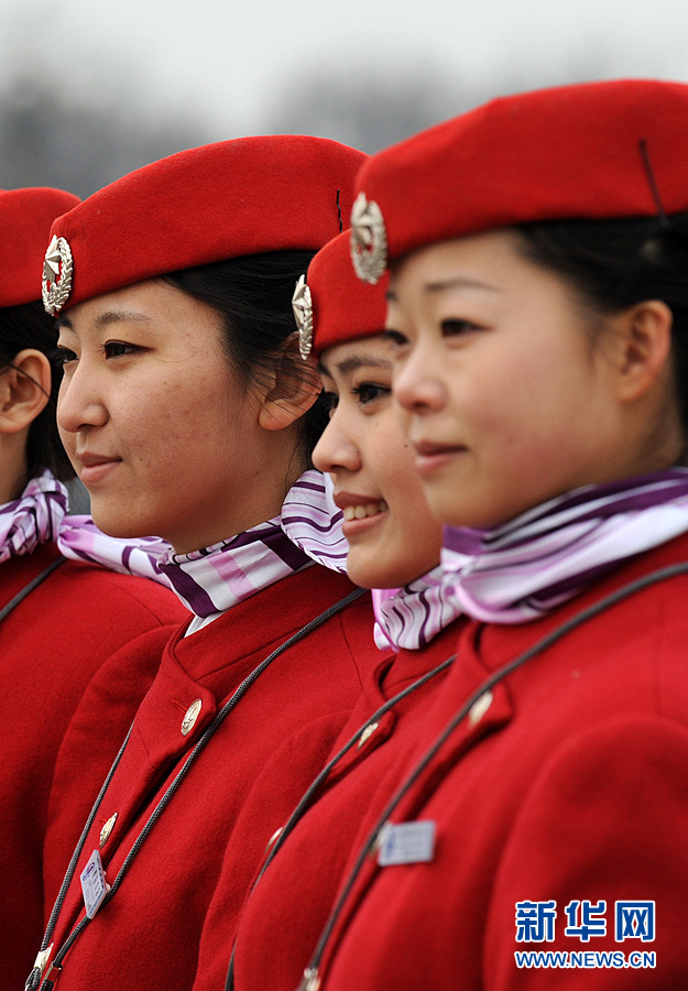 Chicas hermosas de servicio en la inauguración de la V Sesión del XI Comité Nacional de la CCPPCh