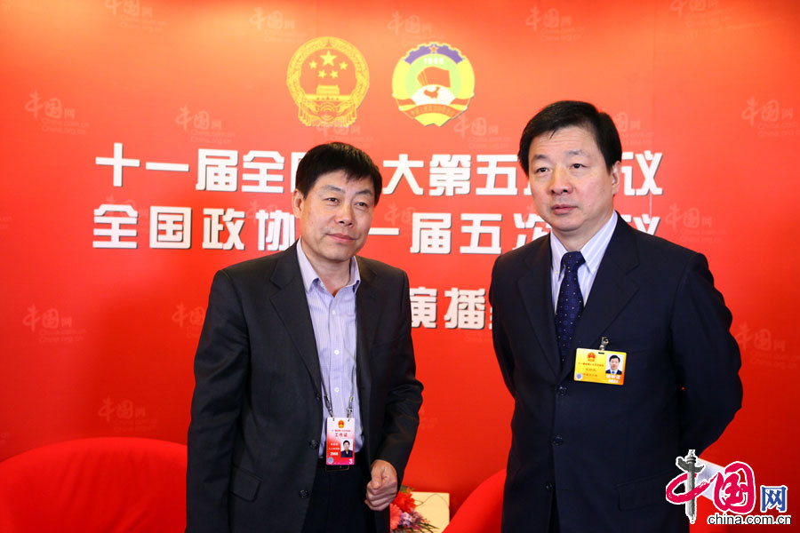 El presidente de CIPG visita el centro de prensa de China.org.cn