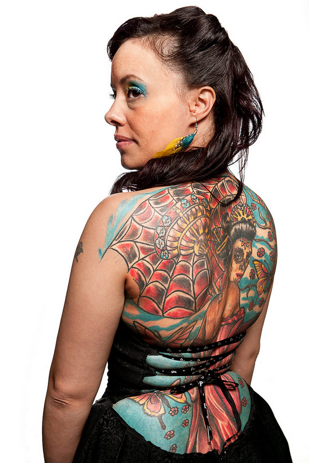 Personas tatuadas asombrosas en la Convención de Tatuajes en Filadelfia 2012