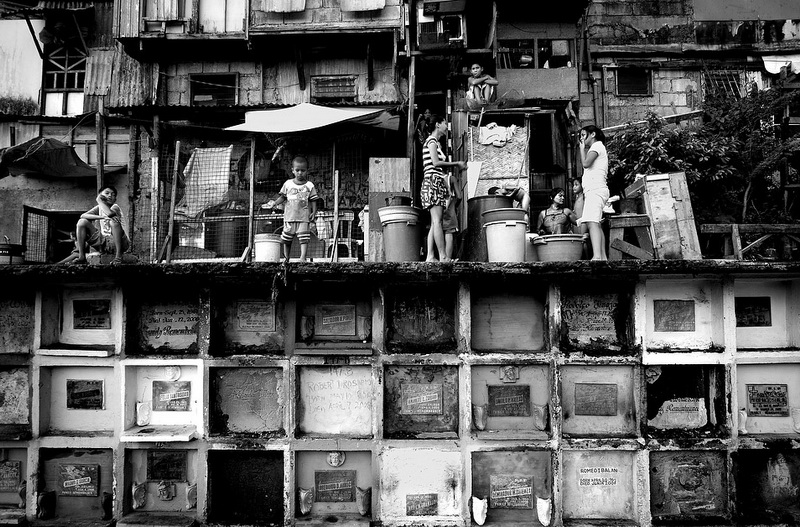 Viviendo con la muerte - 'Pisos baratos' en el cementerio Viviendo con la muerte - 'Pisos baratos' en el cementerio