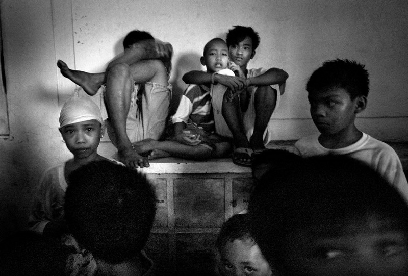 Viviendo con la muerte - &apos;Pisos baratos&apos; en el cementerio