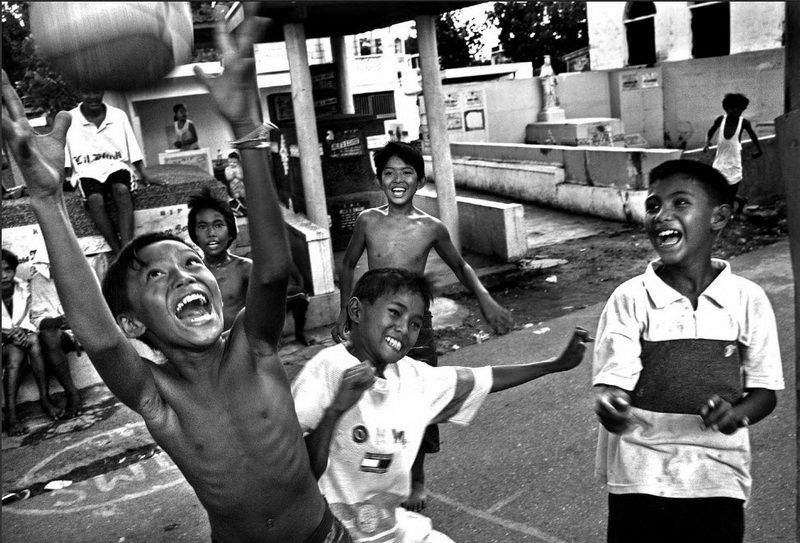 Viviendo con la muerte - &apos;Pisos baratos&apos; en el cementerio