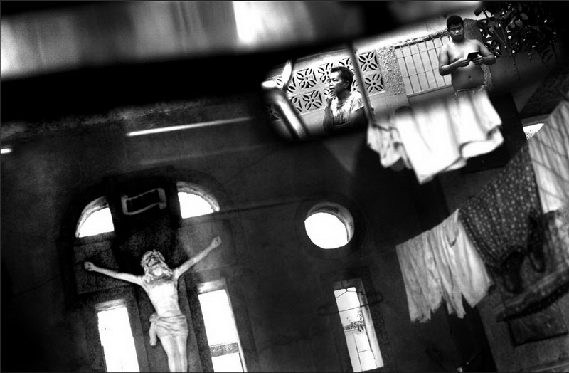 Viviendo con la muerte - &apos;Pisos baratos&apos; en el cementerio