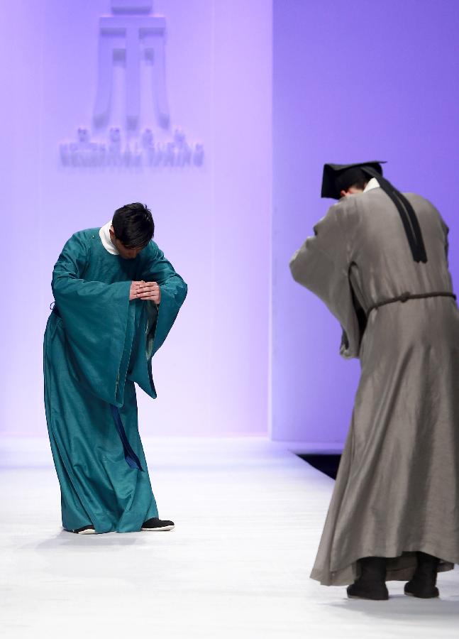 Semana de Moda de China – El estilo muy chino diseñado por Chu Yan y Zhang Jing