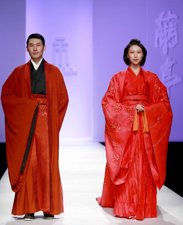 Semana de Moda de China – El estilo muy chino diseñado por Chu Yan y Zhang Jing