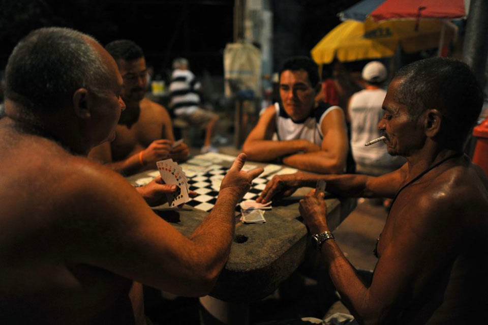 Fiesta caliente de baile en el barrio bajo de Brasil