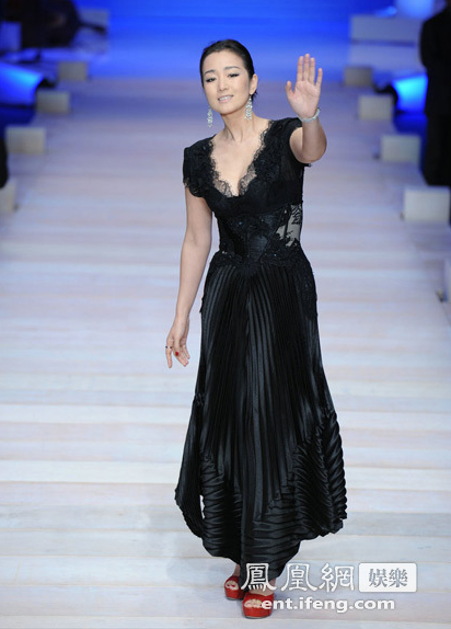 La actriz famosa Gong Li presenta marca de ropa interior_Spanish.china .org.cn