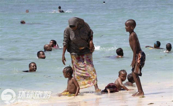 Vida verdadera en la playa de Somalia