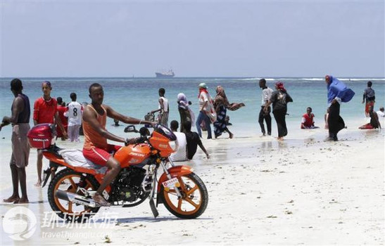 Vida verdadera en la playa de Somalia