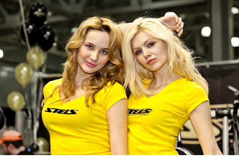 Las modelos sexys y calientes ,la Exposición de Motocicletas de Rusia 2012