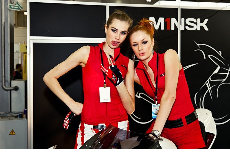 Las modelos sexys y calientes ,la Exposición de Motocicletas de Rusia 2012