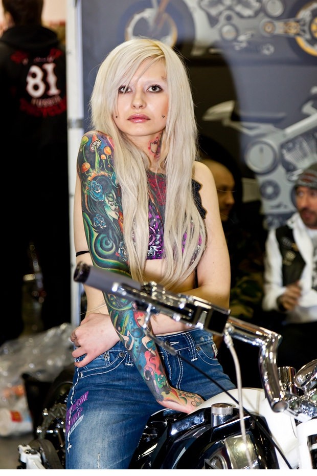 Las modelos sexys y calientes ,la Exposición de Motocicletas de Rusia 2012