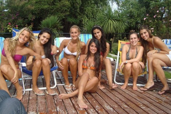 Antonella novia de Messi muestra su espectacular cuerpo junto a sus amigas
