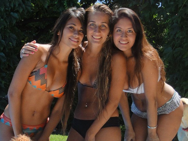 Antonella novia de Messi muestra su espectacular cuerpo junto a sus amigas