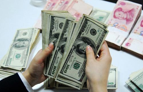 China amplía rango de fluctuación del yuan frente al dólar estadounidense