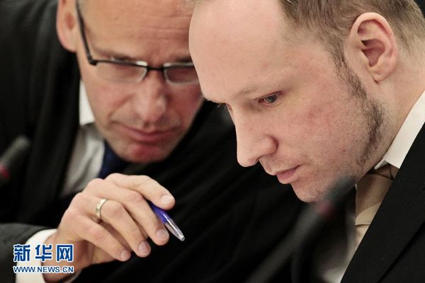  Breivik se declara 'no culpable' en la primera sesión de su juicio