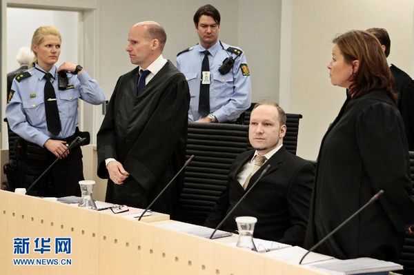  Breivik se declara 'no culpable' en la primera sesión de su juicio