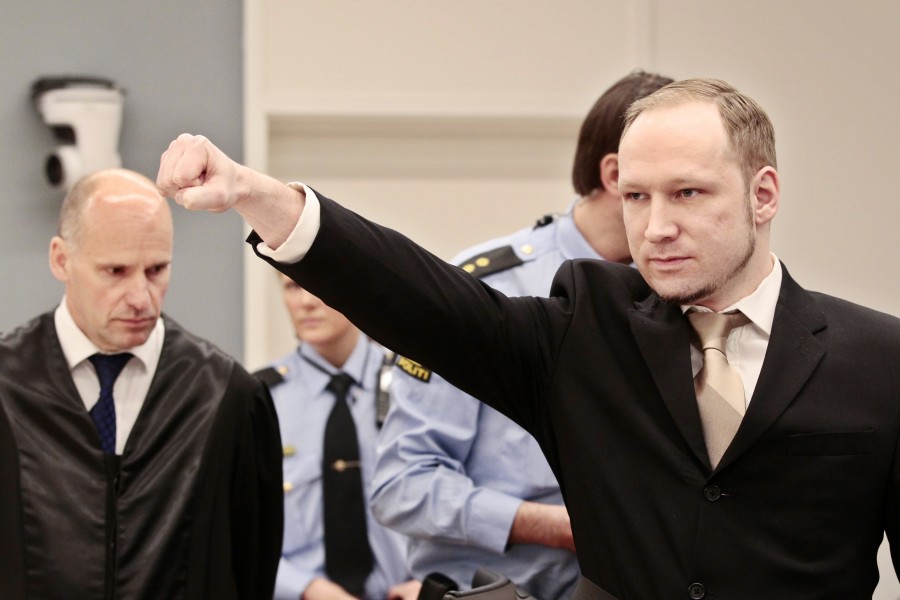 Breivik se declara &apos;no culpable&apos; en la primera sesión del juicio por las matanzas de Oslo y Utoya