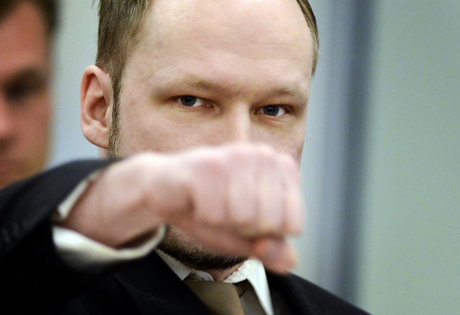 Breivik se declara &apos;no culpable&apos; en la primera sesión del juicio por las matanzas de Oslo y Utoya