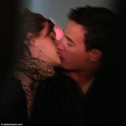 Emma Watson besa a su novio caliente en el Festival Musical de Coachella