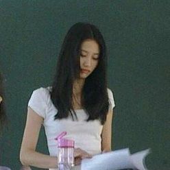 Profesora de inglés de Guangdong bautizada como ‘la hermana diosa’