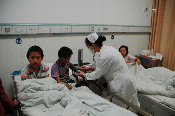 Hospitalizados 126 alumnos por supuesta intoxicación alimentaria en el suroeste de China