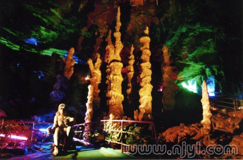 Cueva de hombre-mono en Montaña Tangshan