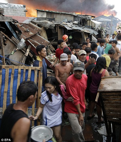Incendio en Filipinas deja a 10 mil personas sin hogar