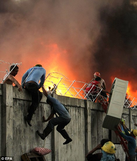 Incendio en Filipinas deja a 10 mil personas sin hogar