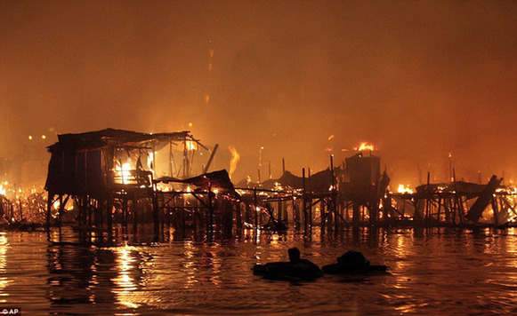 Incendio en Filipinas deja a 10 mil personas sin hogar