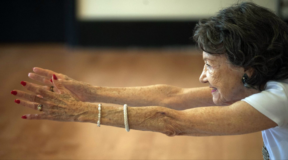 La entrenadora de Yoga más vieja del mundo 