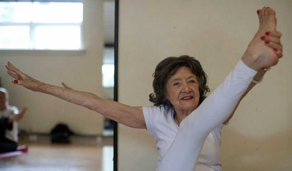 La entrenadora de Yoga más vieja del mundo 