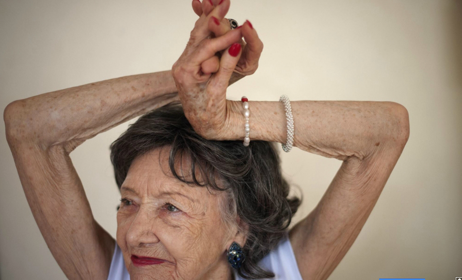 La entrenadora de Yoga más vieja del mundo 