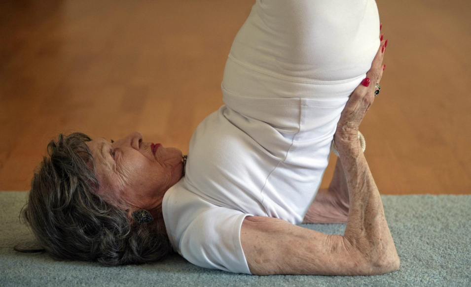 La entrenadora de Yoga más vieja del mundo 