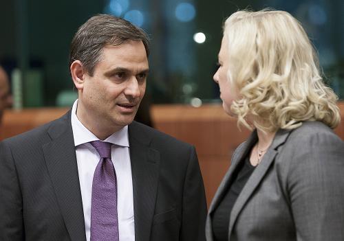 Jefe de Eurogupo: Salida de Grecia de zona euro, 'disparate'
