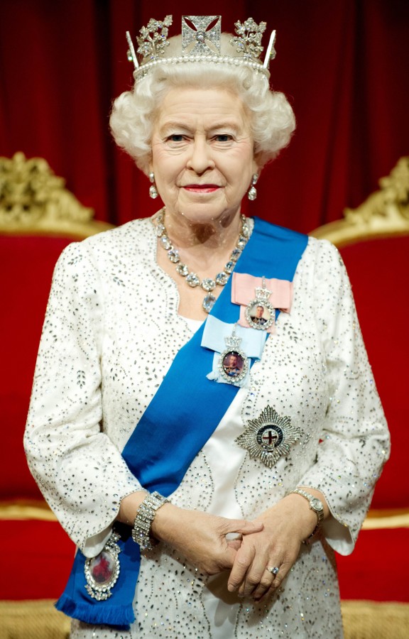 Nueva figura de cera de Isabel II presenta en el Madame Tussauds 